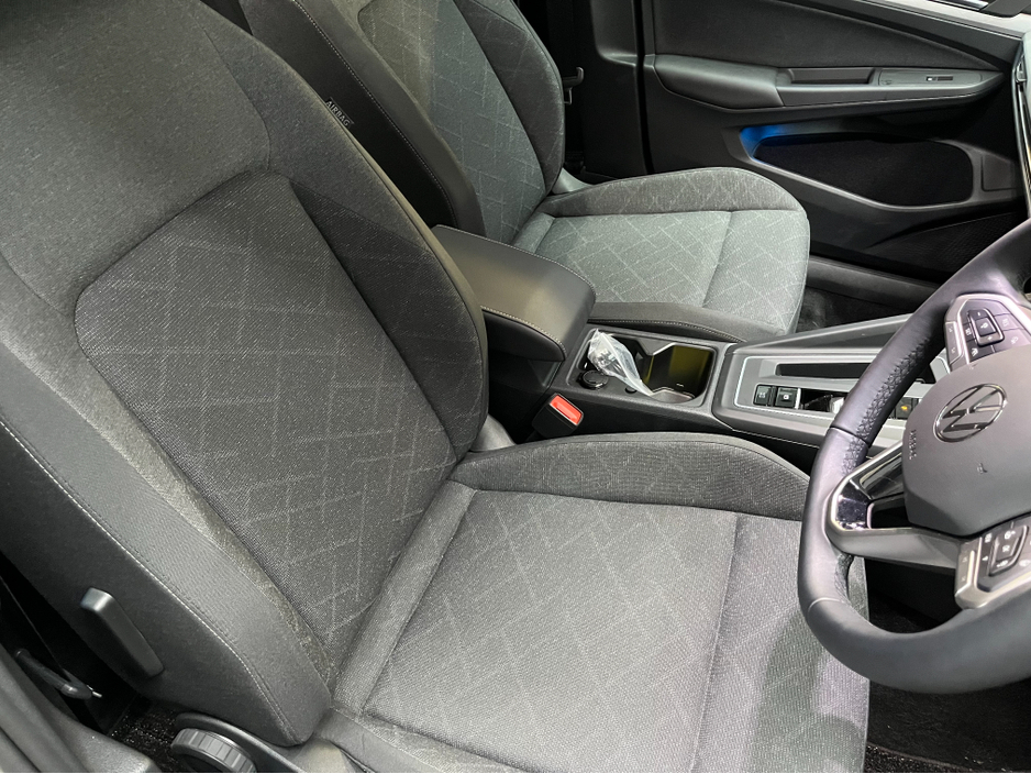 2024 Volkswagen Golf €32950! 2024 VOLKSWAGEN GOLF TDI ED ACTIVE ADVANCED PLATINUM 2.0 AUTOMATIC / CRUISE CONTROL / REVERSE CAMERA / HEATED SEATS / APPLE CARPLAY / AMBIENT LIGHTS / PADDLE SHIFTERS €32,950