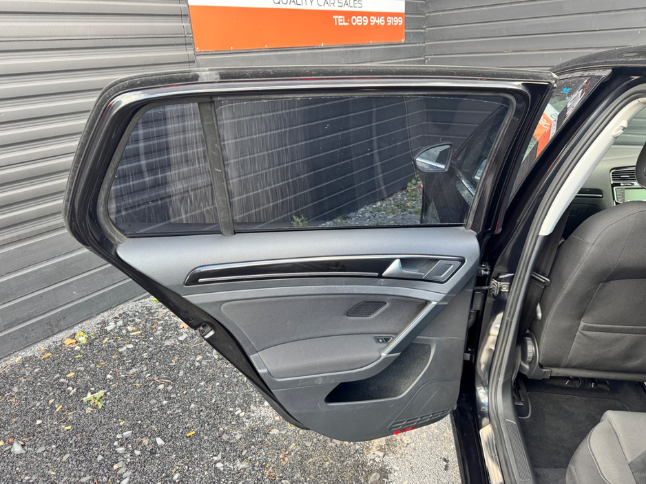 2016 Volkswagen Golf - image 16