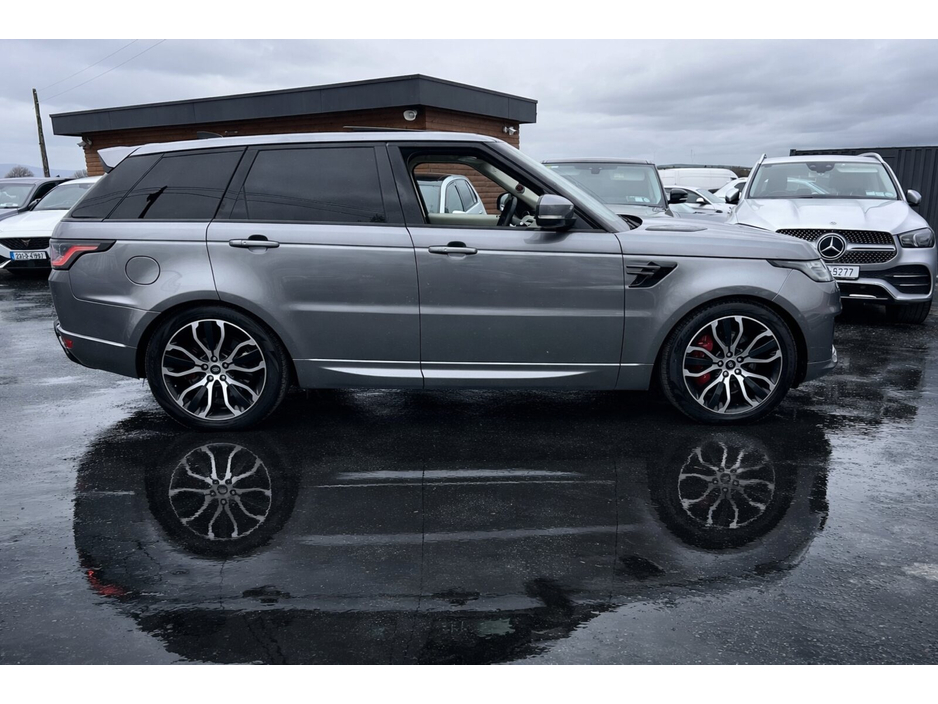 2022 Land Rover Range Rover - image 2