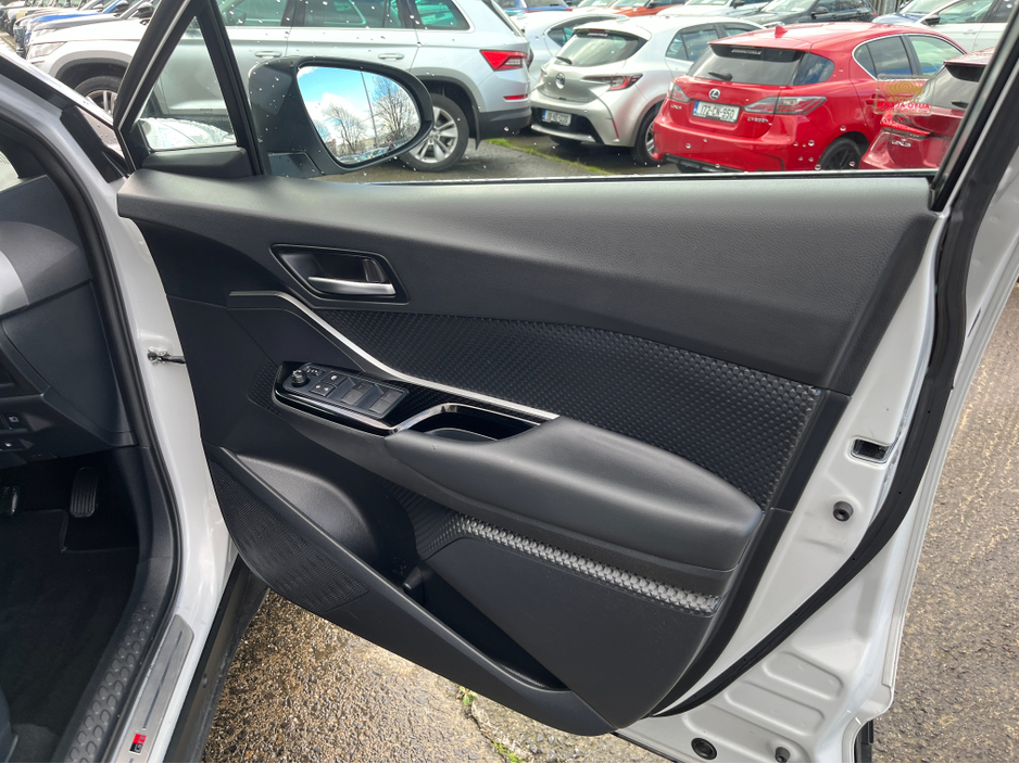 2022 Toyota C-HR - image 13