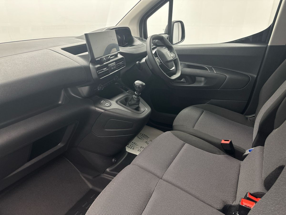 2026 Peugeot Partner - image 2