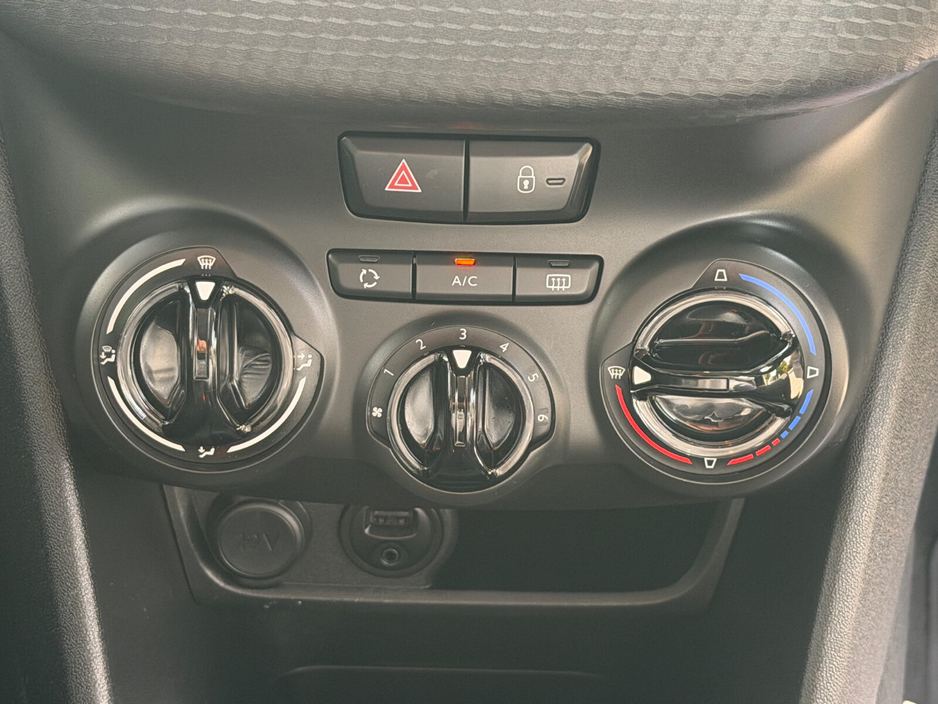 2017 Peugeot 208 - image 10