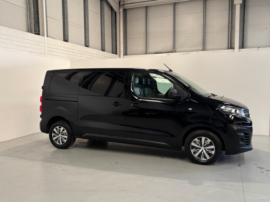 2020 Opel Vivaro - image 2