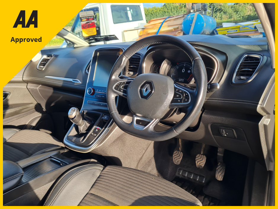 2017 Renault Grand Scenic - image 9