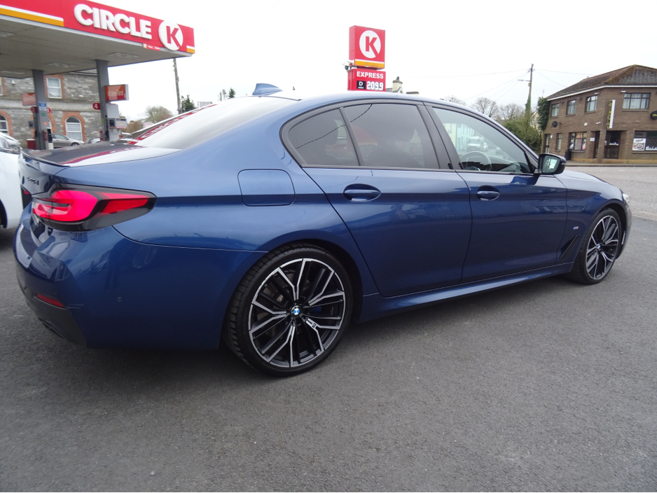 2022 BMW 5 Series - image 7