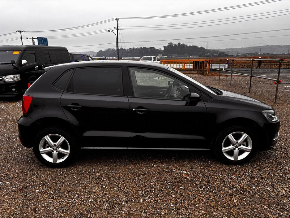 2016 Volkswagen Polo - image 4