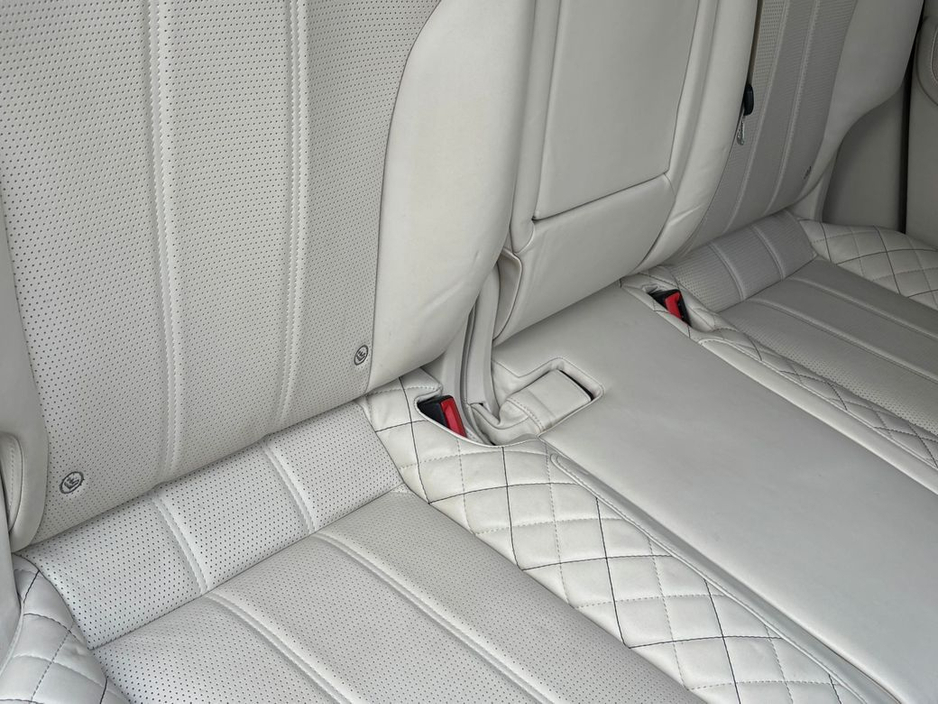 2016 Bentley Bentayga - image 29