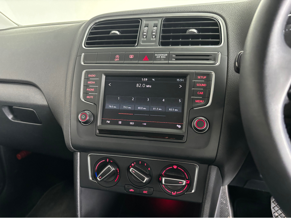 2014 Volkswagen Polo - image 8