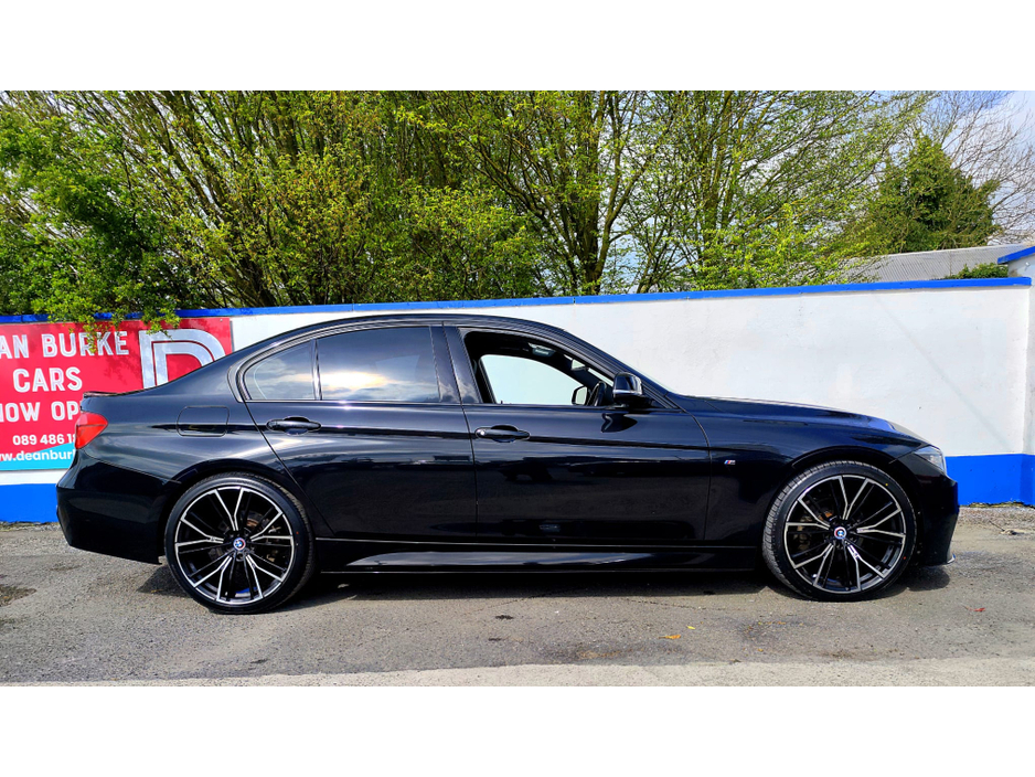 2017 BMW 3 Series - image 8