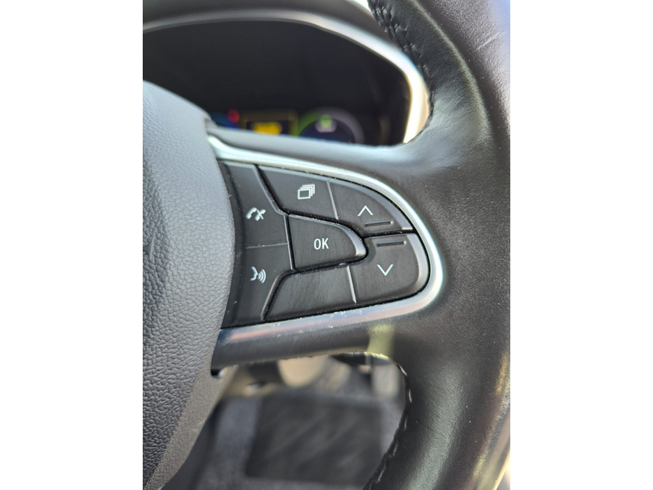 2021 Renault Megane - image 18