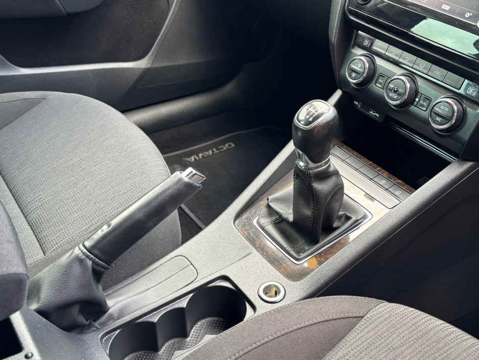 2015 Skoda Octavia - image 9