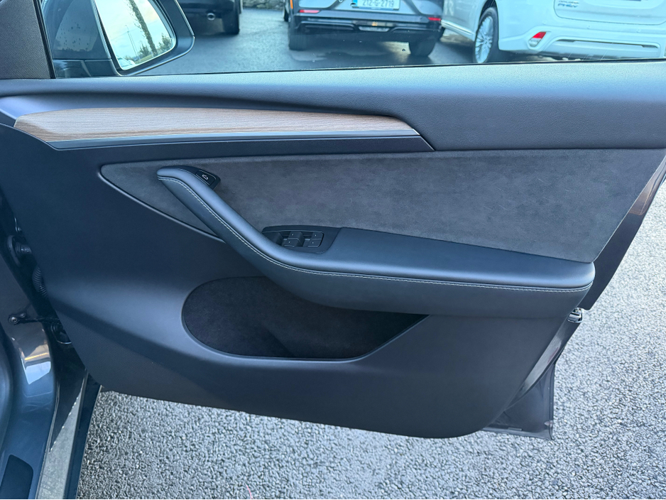 2023 Tesla Model Y - image 14