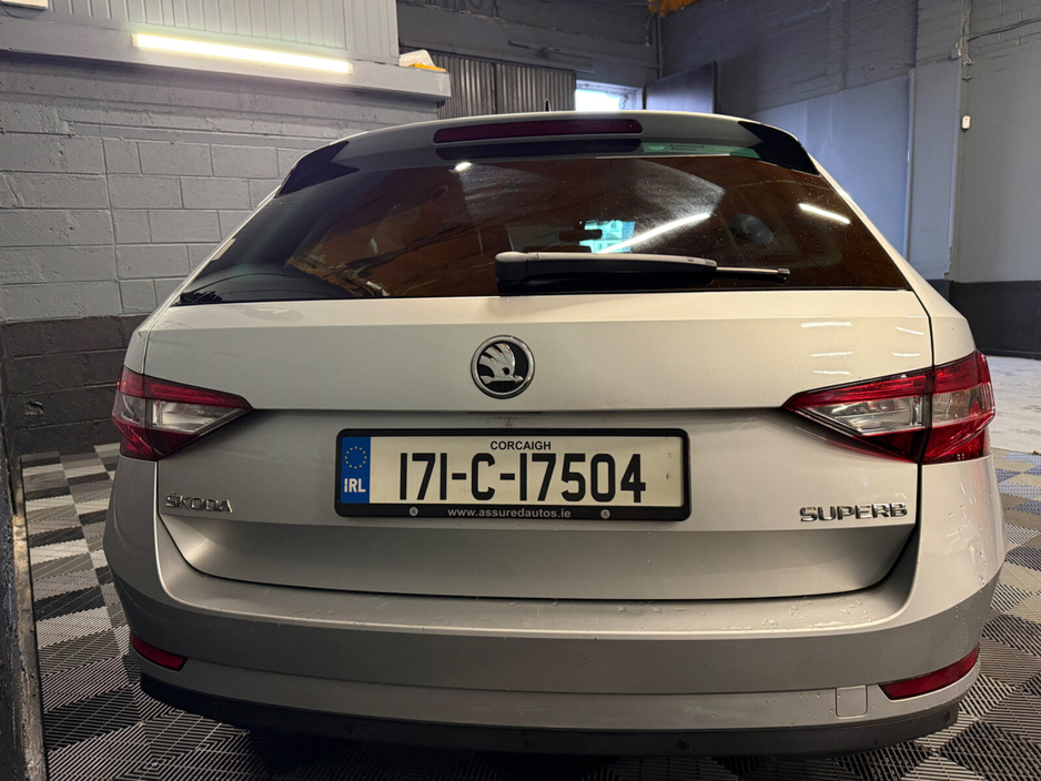2017 Skoda Superb - image 6