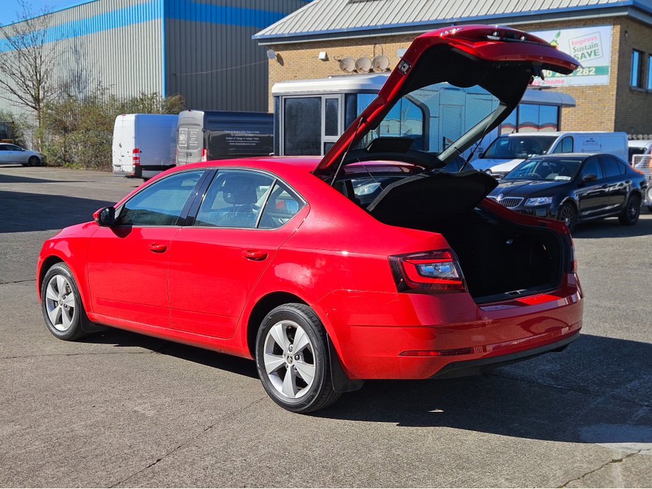 2019 Skoda Octavia - image 5