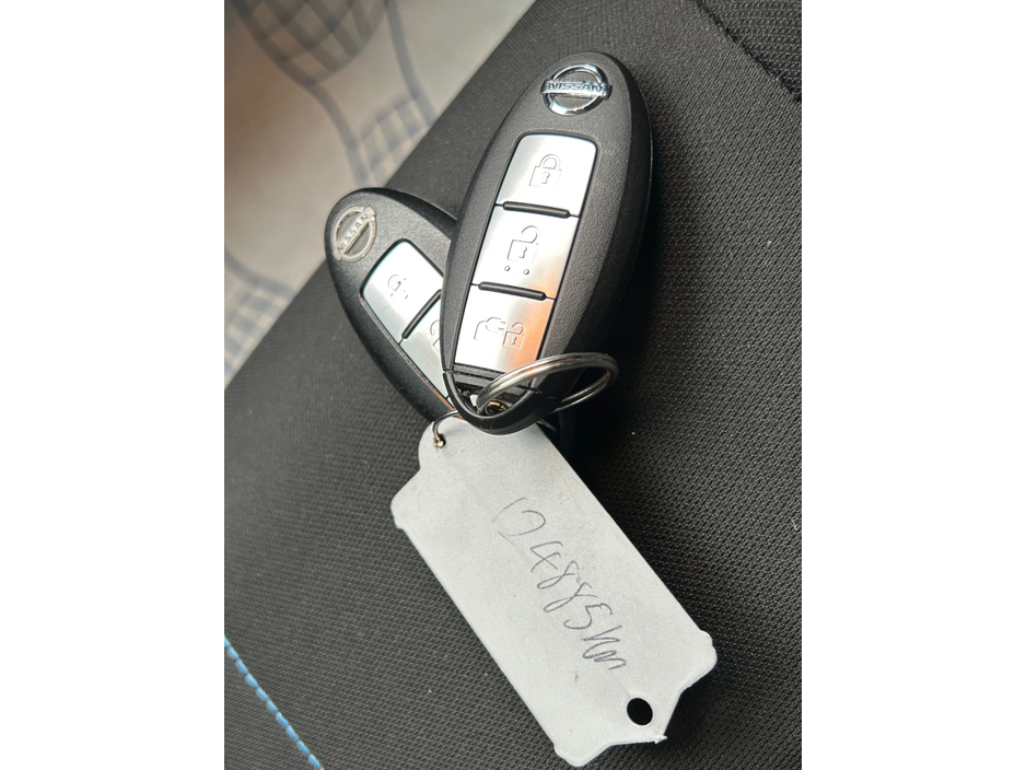 2022 Nissan Leaf - image 14