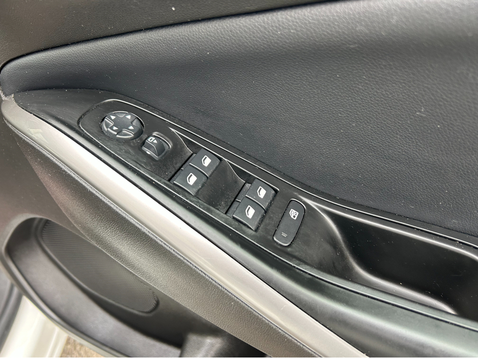 2023 Opel Grandland - image 10