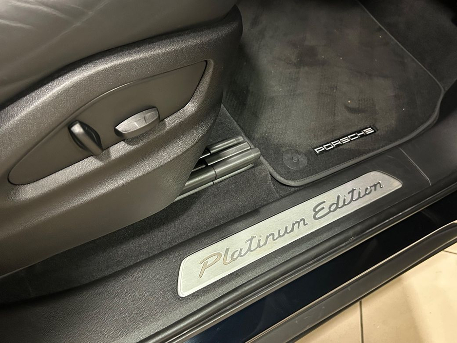 2023 Porsche Cayenne - image 38