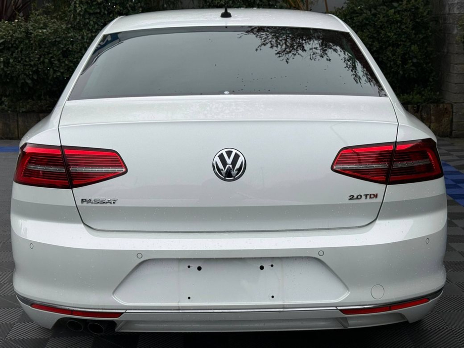 2020 Volkswagen Passat - image 18