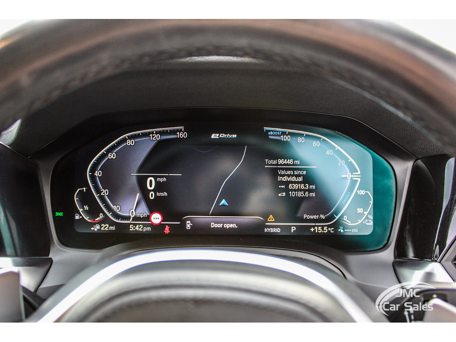 2021 BMW 3 Series - image 16