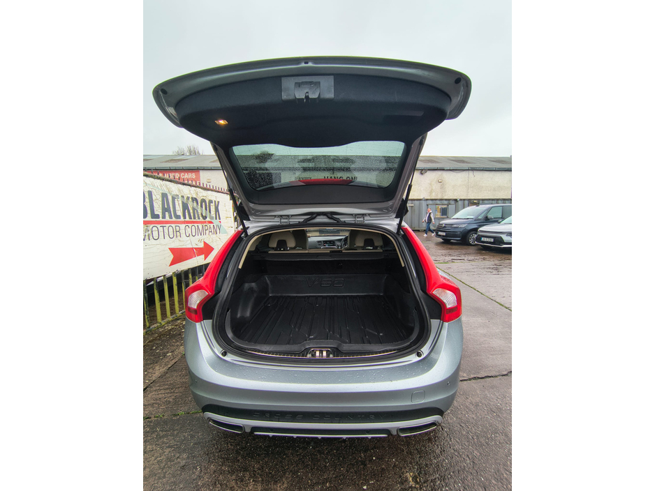 2017 Volvo V60 D3 SE LUXURY G'TRONIC 5DR AUTO CROSS COUNTRY €17,950