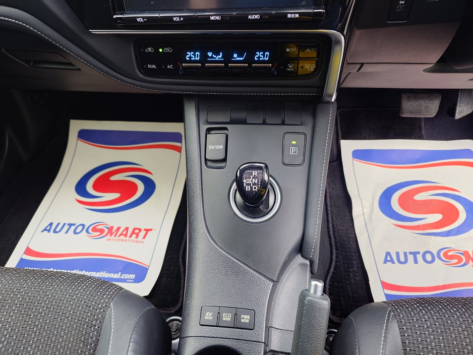 2016 Toyota Auris - image 12