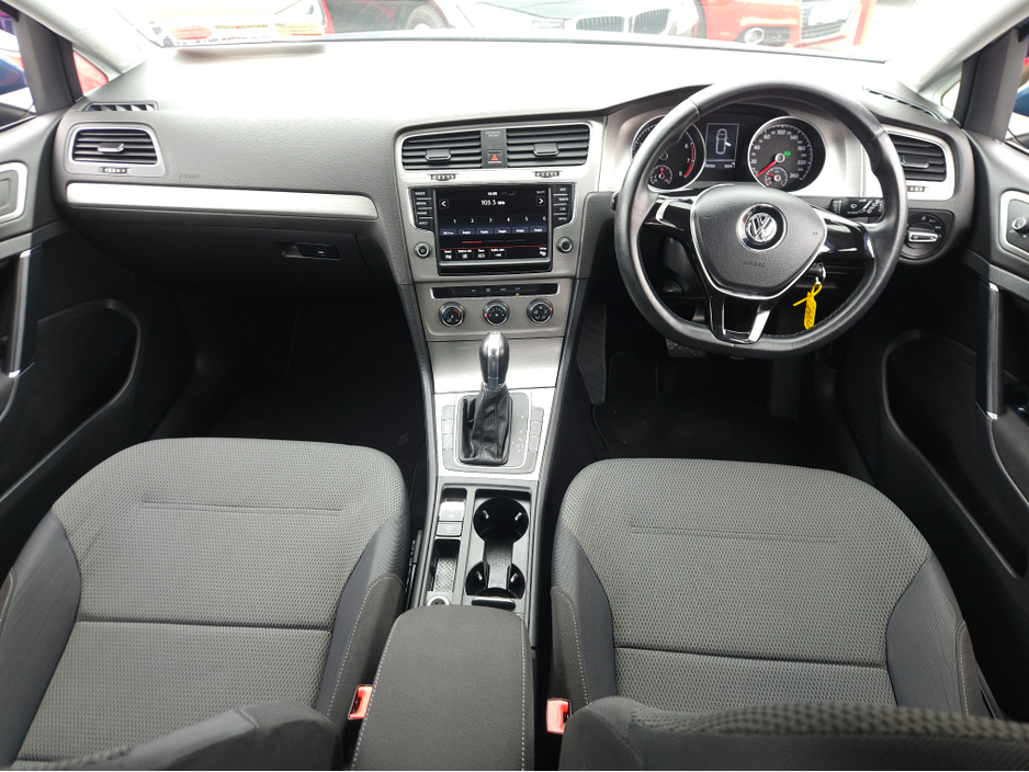 2014 Volkswagen Golf - image 3