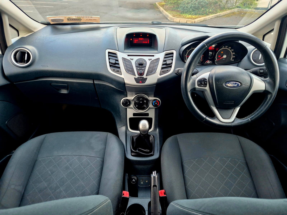 2012 Ford Fiesta - image 18