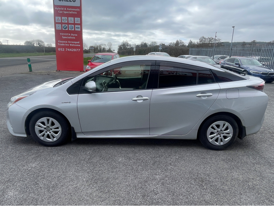 2016 Toyota Prius - image 4