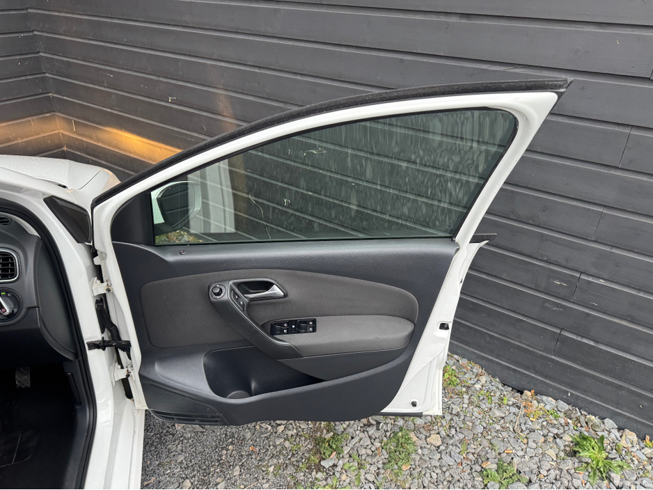 2011 Volkswagen Polo CL 1.2 MANUAL €5,895