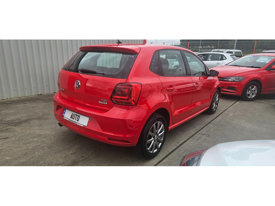 2015 Volkswagen Polo - image 12