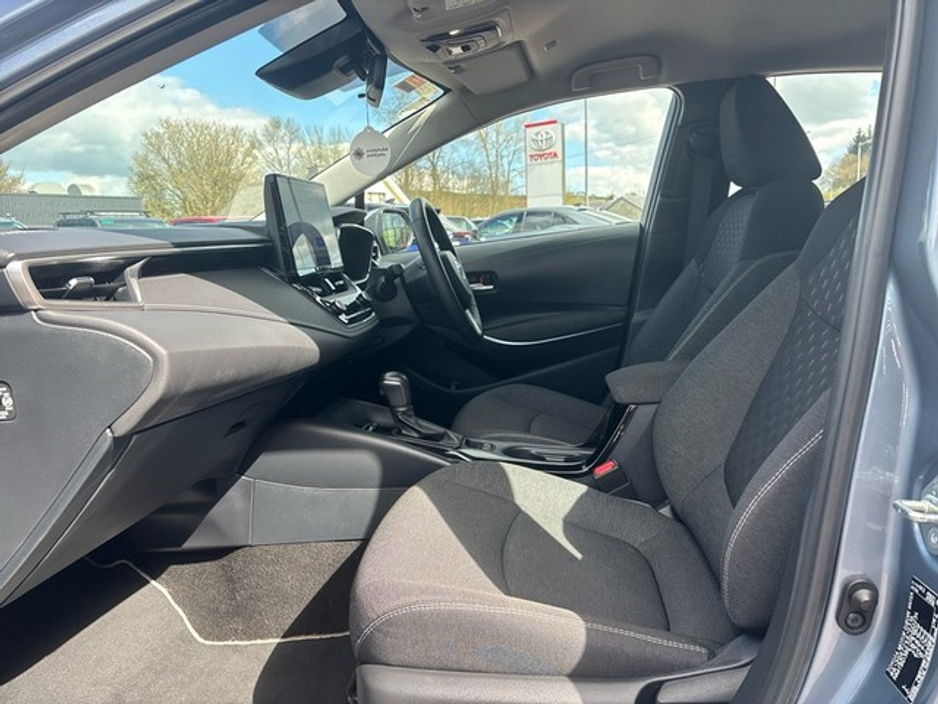 2023 Toyota Corolla - image 6