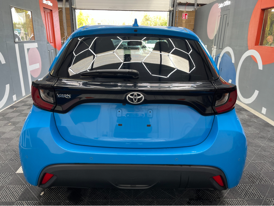 2020 Toyota Yaris - image 3