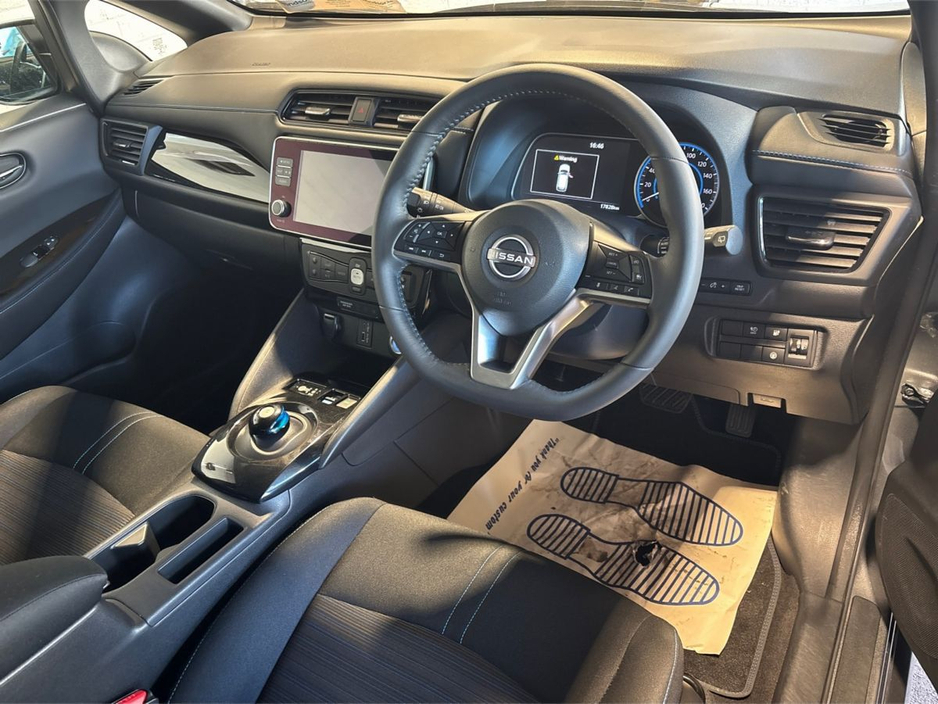 2023 Nissan Leaf - image 9