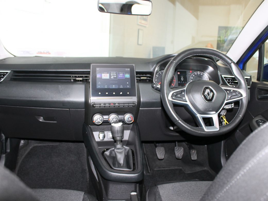 2022 Renault Clio - image 10