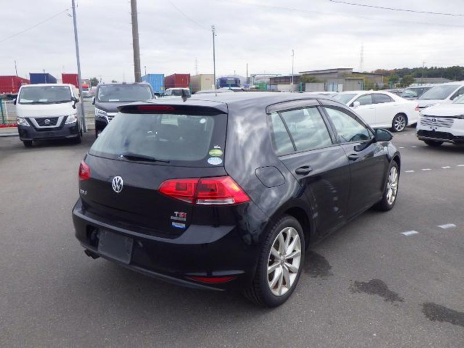 2014 Volkswagen Golf - image 4