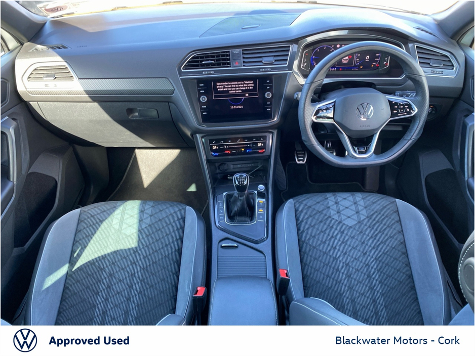 2024 Volkswagen Tiguan - image 2