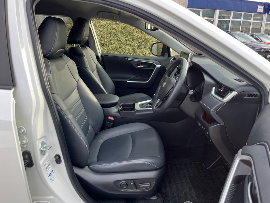 2021 Toyota Rav4 - image 12