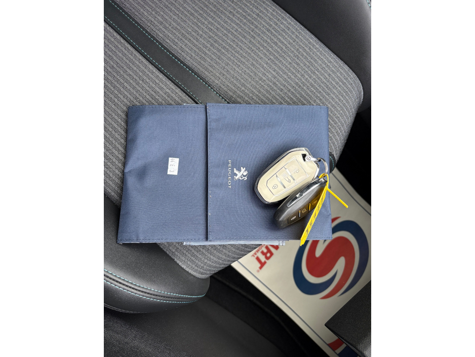 2021 Peugeot 3008 - image 25