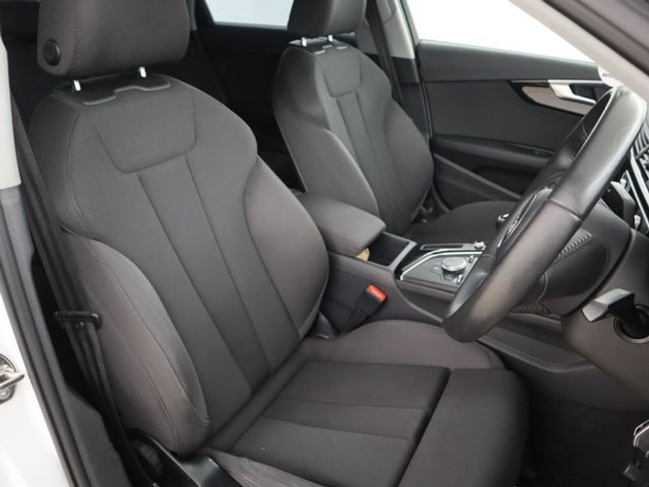 2016 Audi A4 - image 11