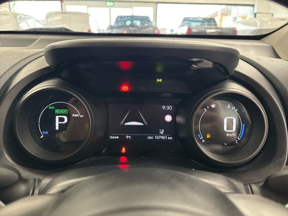 2022 Toyota Yaris Cross - image 11