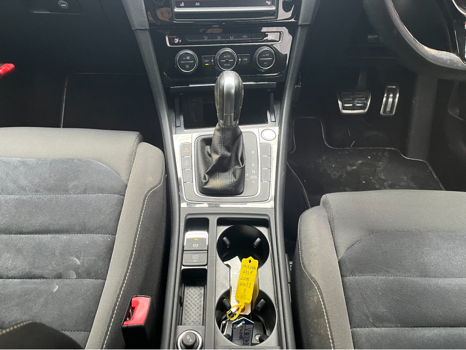 2015 Volkswagen Golf - image 15