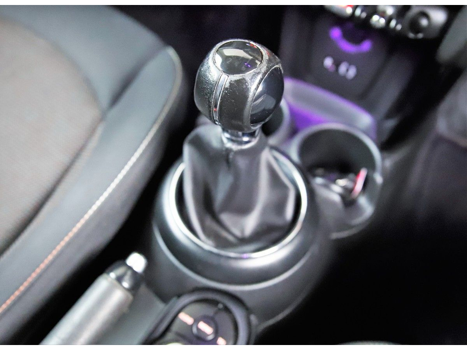 2015 MINI Hatch - image 22