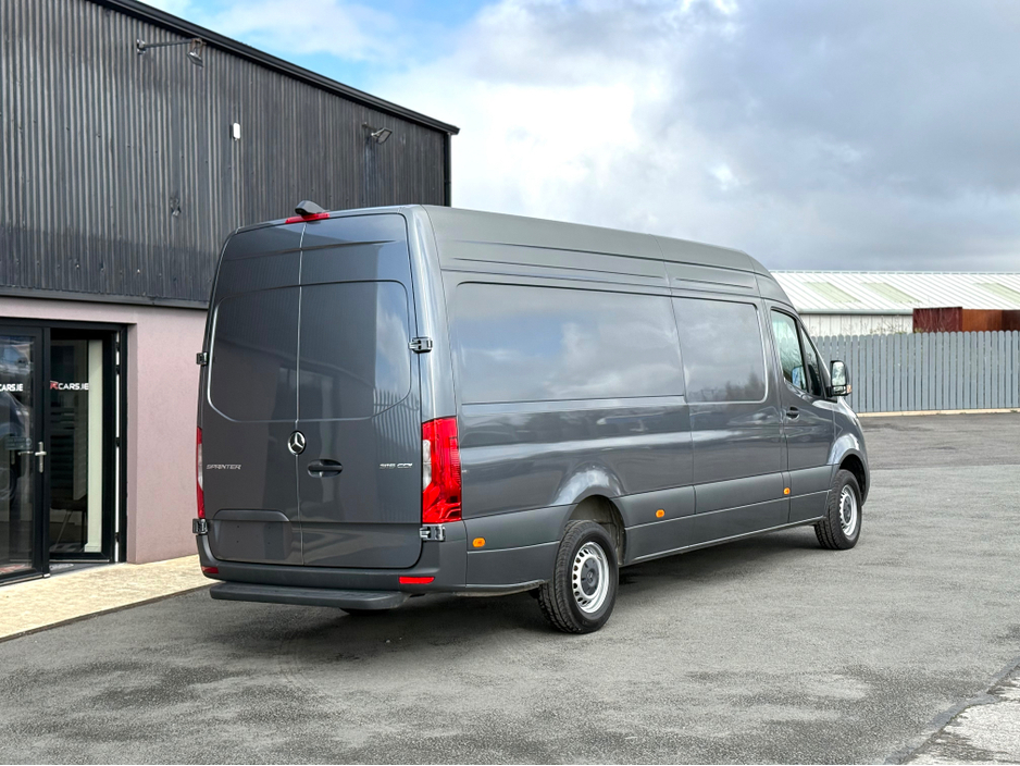 2025 Mercedes-Benz Sprinter - image 4