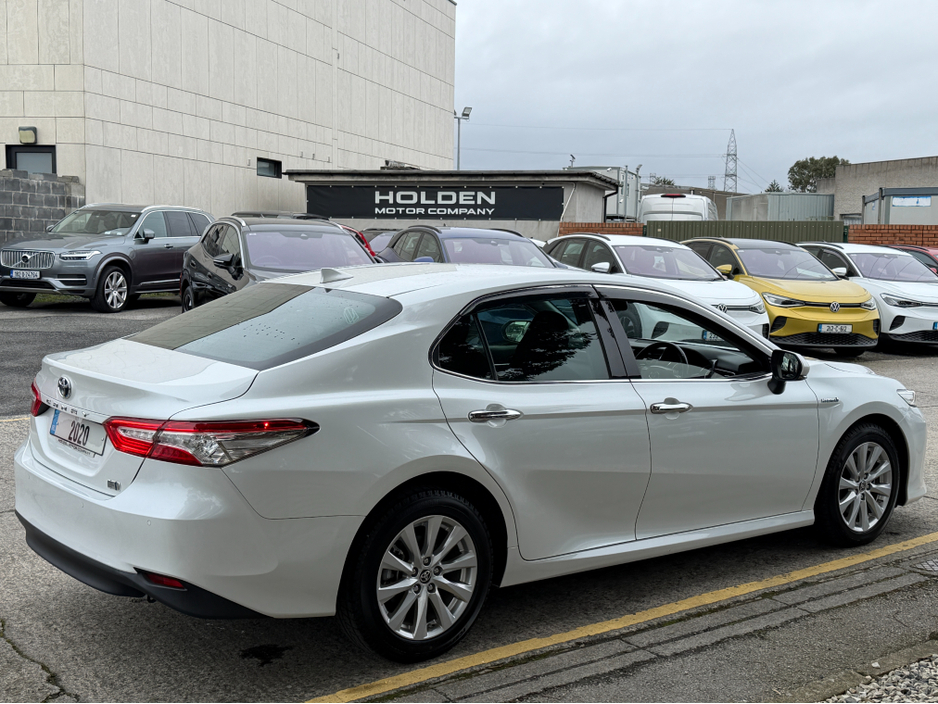 2020 Toyota Camry - image 8