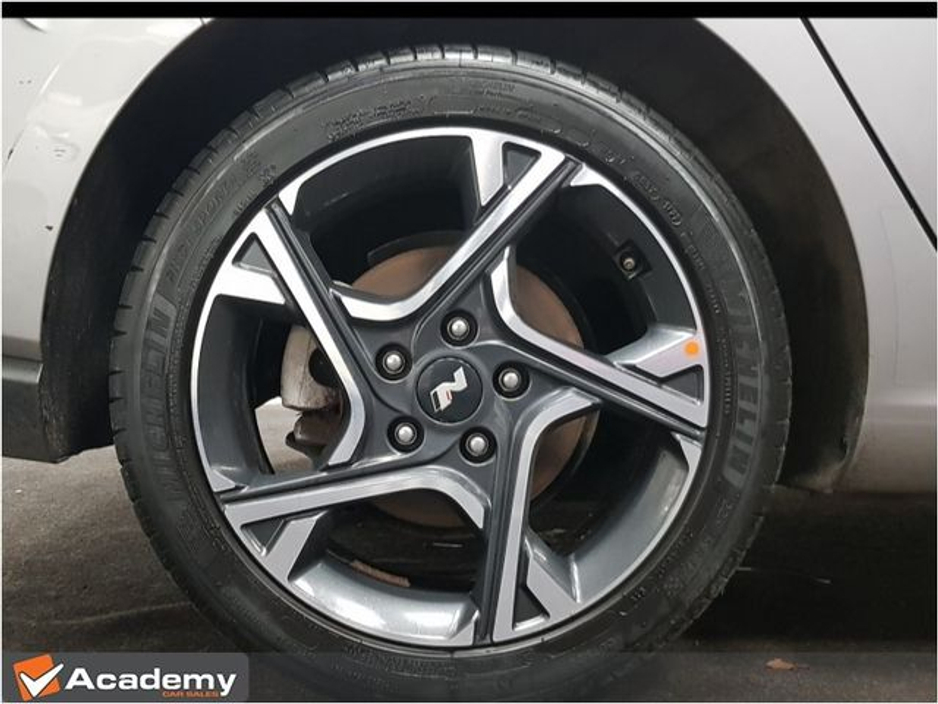 2022 Hyundai i30 - image 13