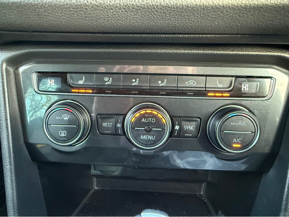 2018 Volkswagen Tiguan - image 22