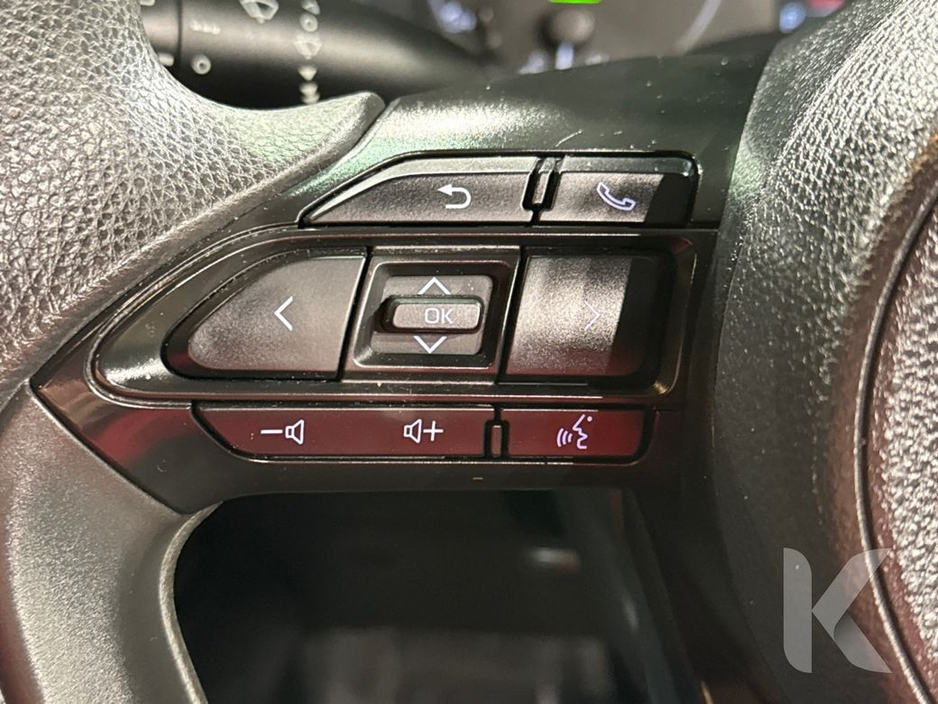 2020 Toyota Yaris - image 16