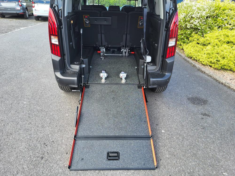 2026 Peugeot Rifter - image 9