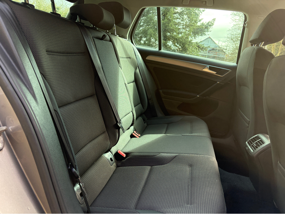 2014 Volkswagen Golf - image 13