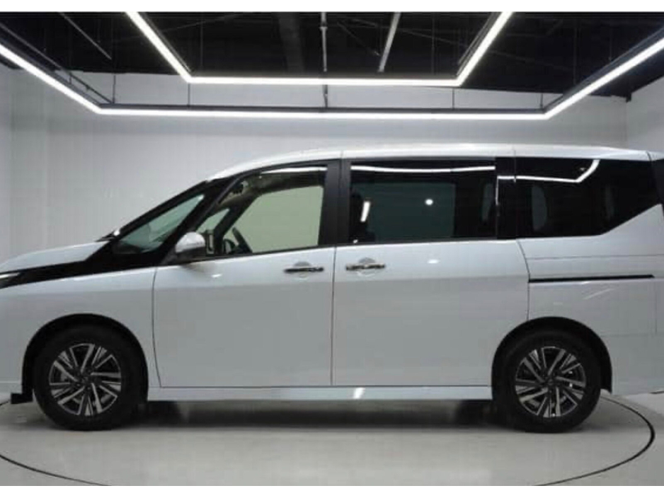 2024 Nissan Serena  €35,900